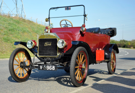Ford-Model-T-1915--.jpg